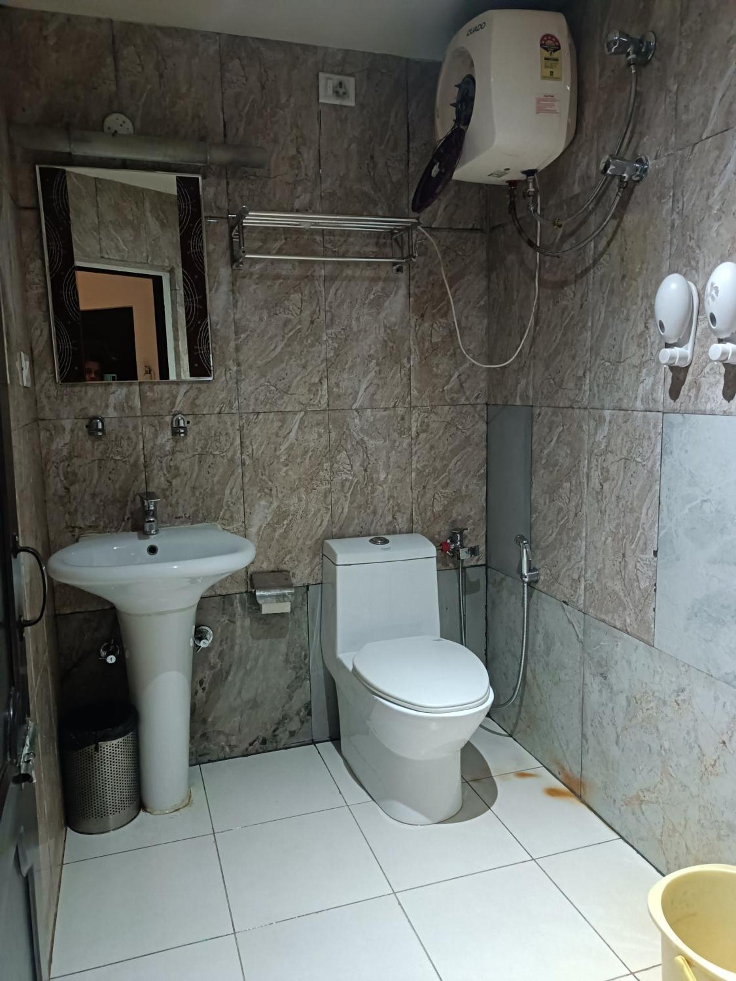 Hotel Serene Shillong Kültér fotó